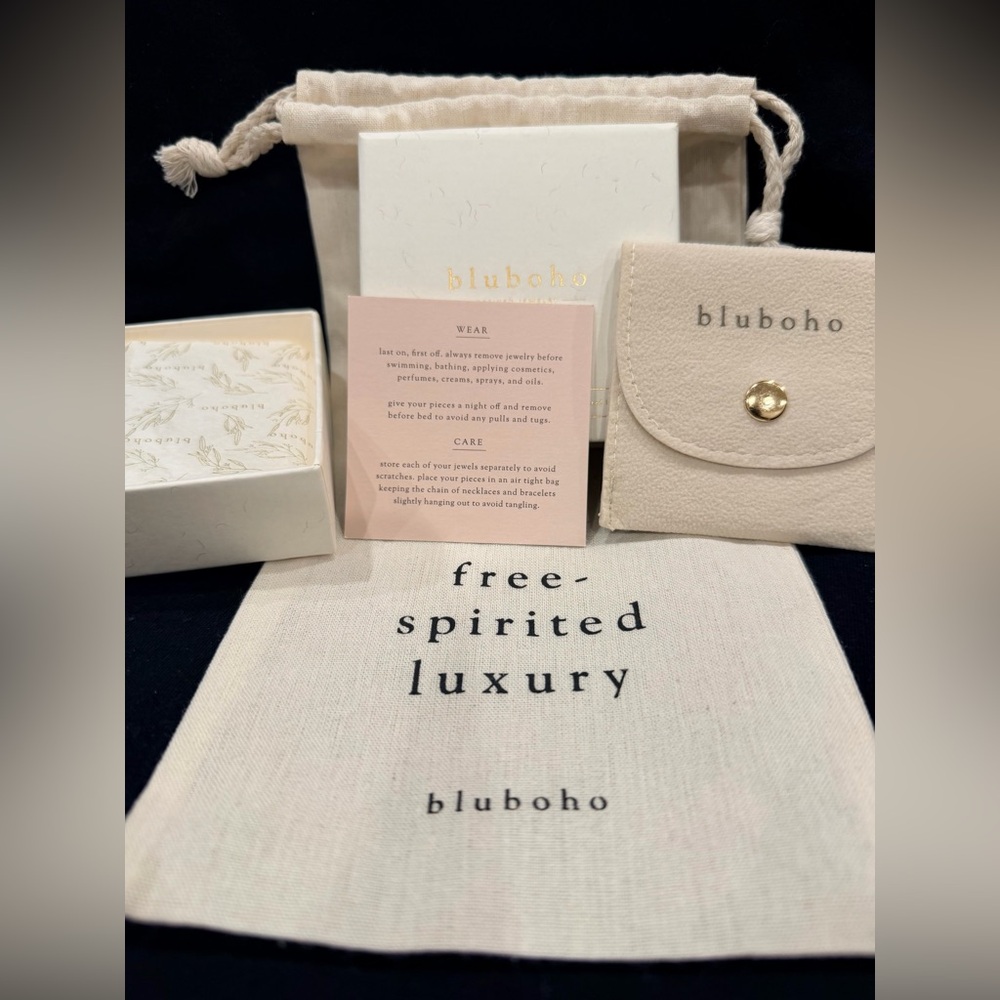 Bluboho Cream and Gold Jewelry Packaging - Picture 5 of 7
